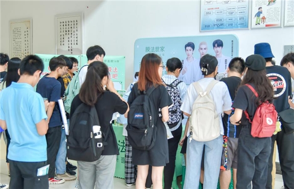 膜法世家×学院奖合作共创 品牌形象深入年轻圈层